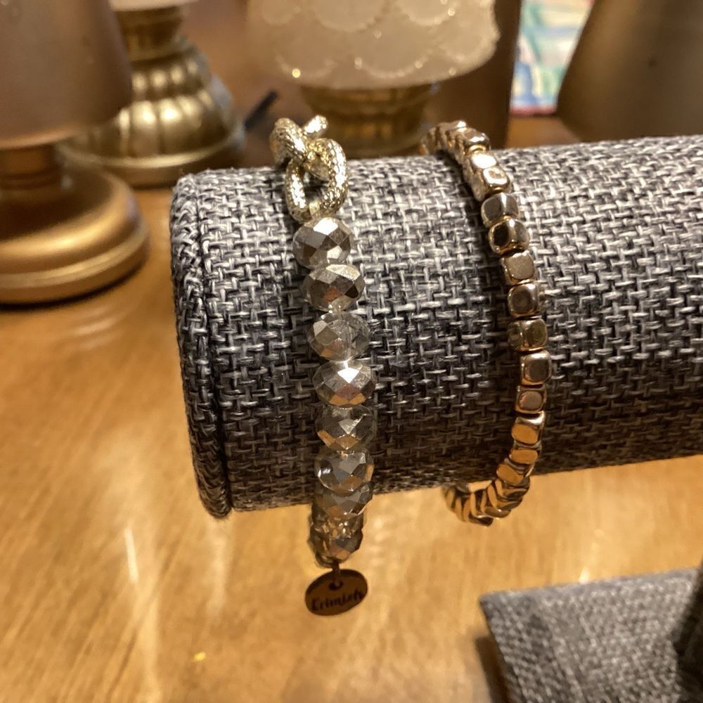 Another Great Set of 2 Stretchable Bracelets. - Picture 4 of 12